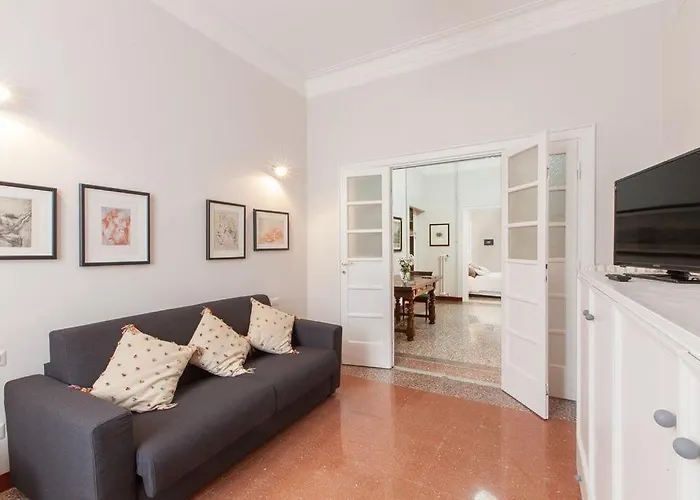 Lovely House דירה